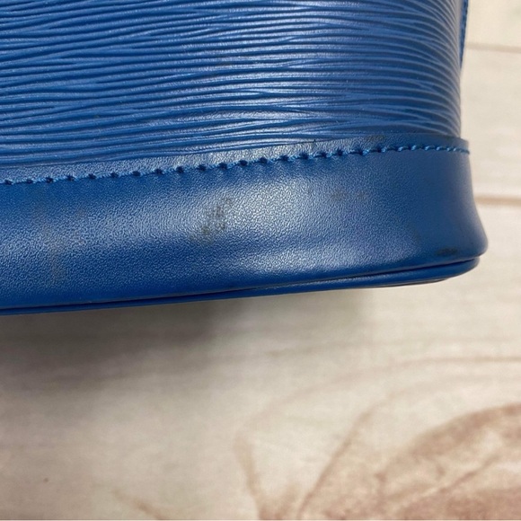 LOUIS VUITTON Alma Epi - Picture 9 of 13